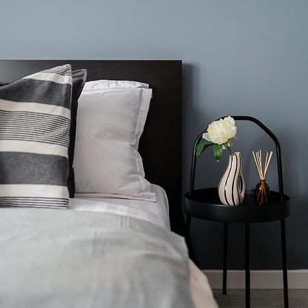 Chic Black & White 2Br Retreat On Dambovitei Βουκουρέστι Εξωτερικό φωτογραφία
