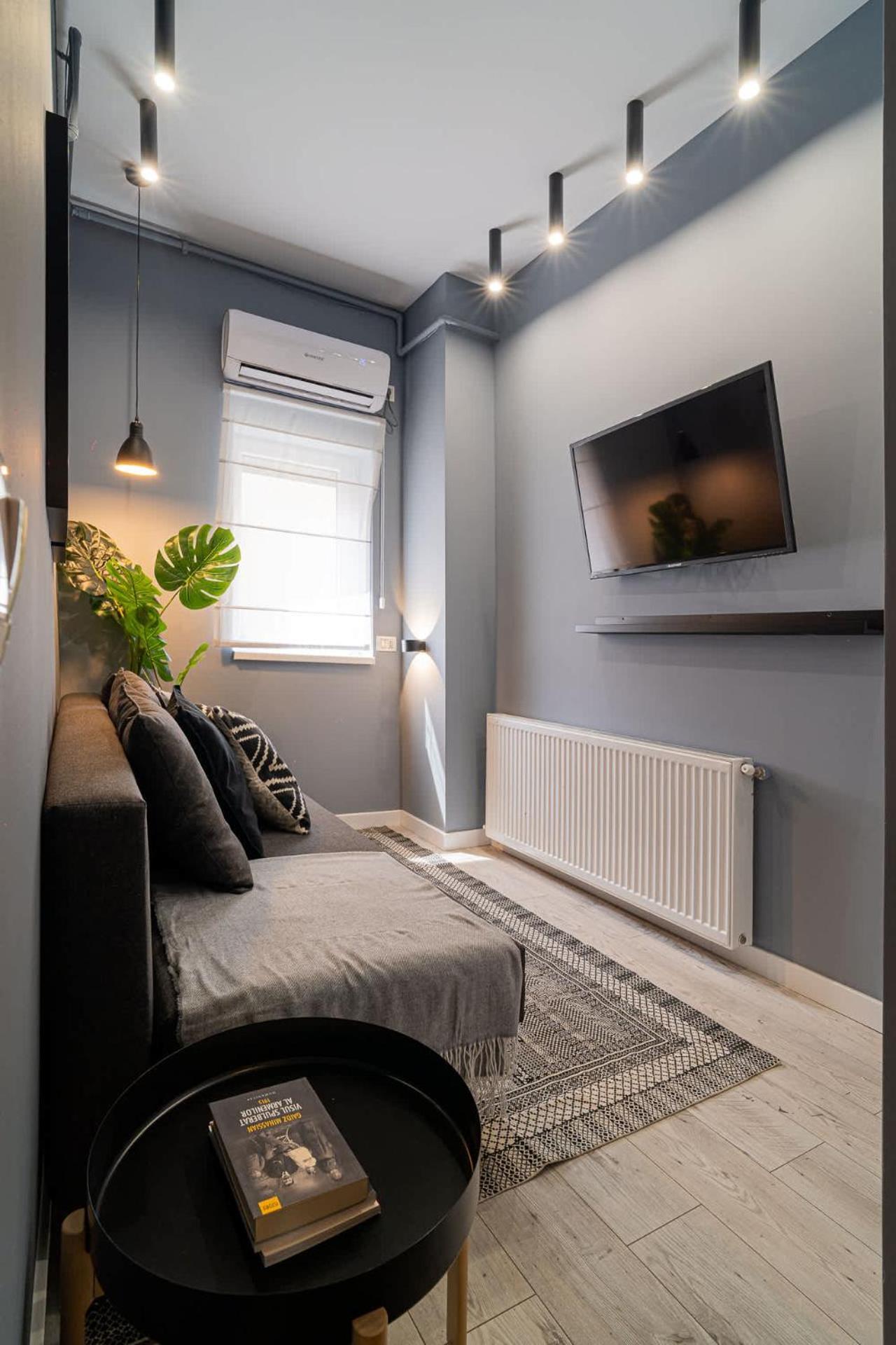 Chic Black & White 2Br Retreat On Dambovitei Βουκουρέστι Εξωτερικό φωτογραφία
