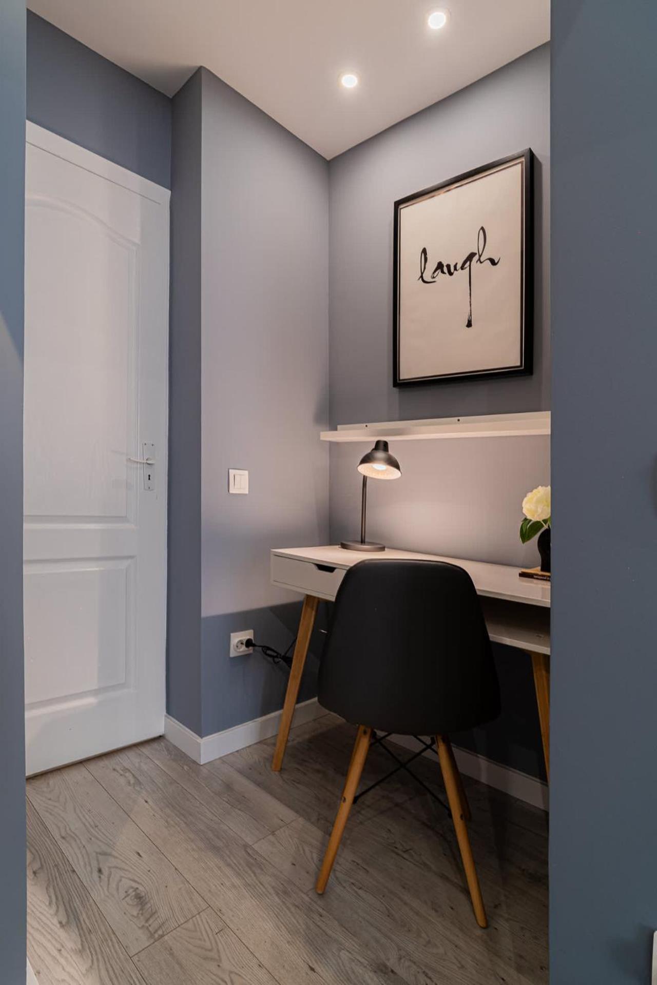 Chic Black & White 2Br Retreat On Dambovitei Βουκουρέστι Εξωτερικό φωτογραφία