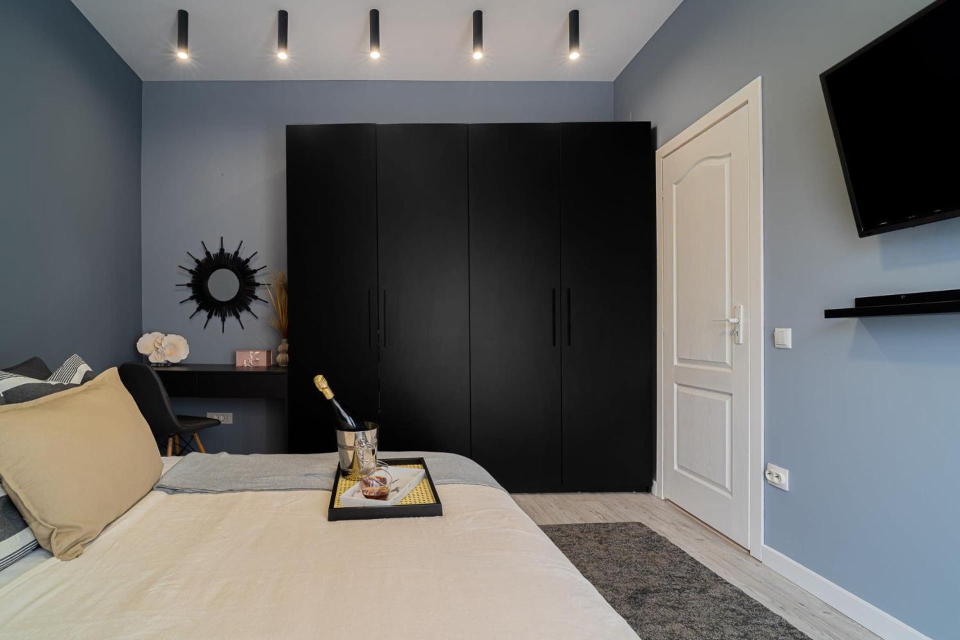 Chic Black & White 2Br Retreat On Dambovitei Βουκουρέστι Εξωτερικό φωτογραφία