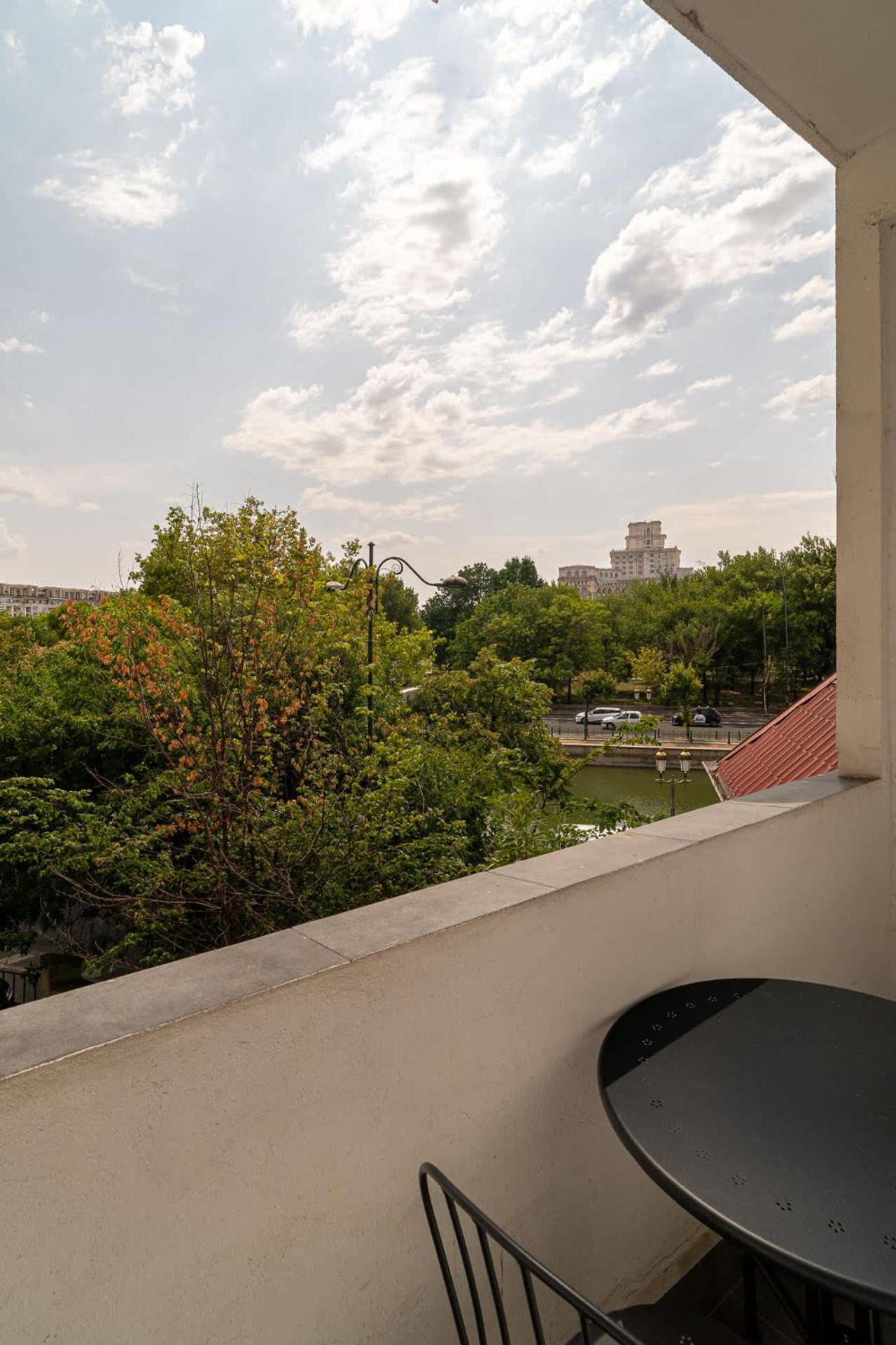Chic Black & White 2Br Retreat On Dambovitei Βουκουρέστι Εξωτερικό φωτογραφία
